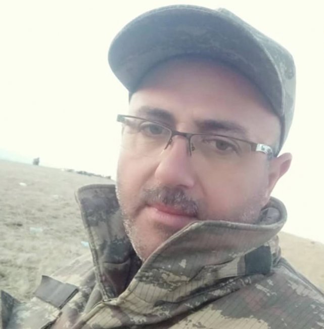 Saatlı rayon Əhmədbəyli kənd orta məktəbinin direktoru, Vətən müharibəsi iştirakçısı Eldost Azayev qəfil dünyasını dəyişib. 44 yaşlı direktor ötən gecə yaşadığı evdə vəfat edib.